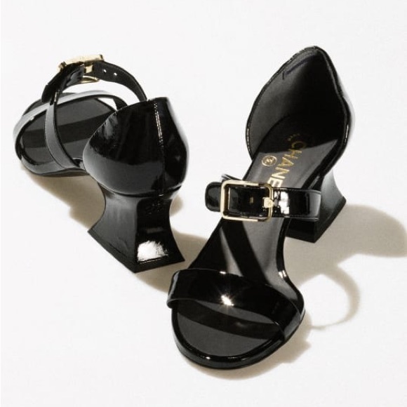 Chanel runway 2022 collection shoes sandals - Picture 2 of 16